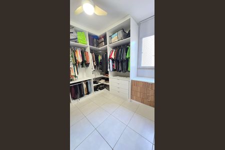 Casa de condomínio à venda com 232m², 3 quartos e 1 vagaQuarto