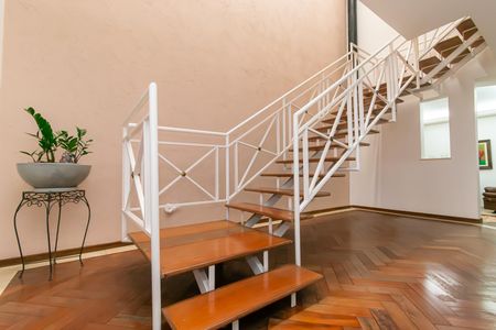 Casa para alugar com 500m², 5 quartos e 4 vagasCorredor