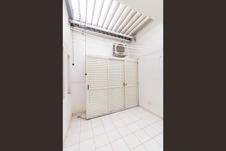 Casa para alugar com 500m², 5 quartos e 4 vagas Casa para alugar com 500m², 5 quartos e 4 vagasLavanderia