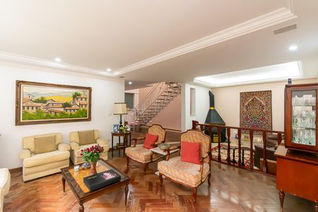 Casa para alugar com 500m², 5 quartos e 4 vagasSala