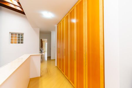 Casa para alugar com 500m², 5 quartos e 4 vagasCorredor