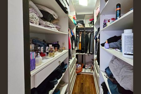 Apartamento à venda com 204m², 2 quartos e 1 vagaCloset da suíte