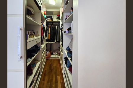 Apartamento à venda com 204m², 2 quartos e 1 vagaCloset da suíte