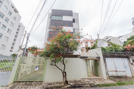 Apartamento para alugar com 80m², 3 quartos e 1 vaga Apartamento para alugar com 80m², 3 quartos e 1 vagaFachada