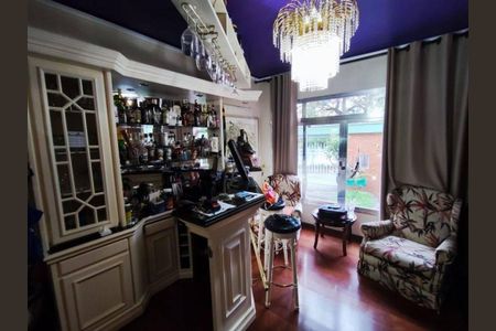 Casa à venda com 3 quartos, 200m² em Vila Gomes, São Paulo