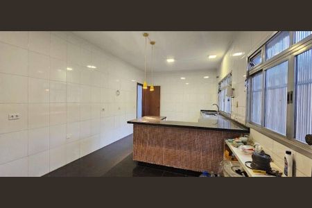 Casa à venda com 303m², 4 quartos e 2 vagas