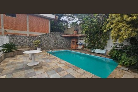 Casa à venda com 303m², 4 quartos e 2 vagas