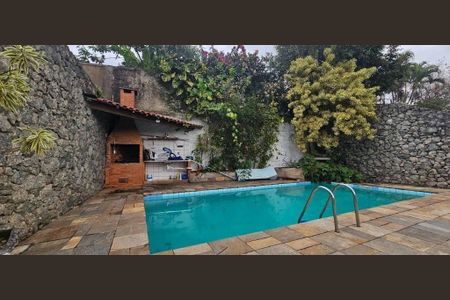 Casa à venda com 303m², 4 quartos e 2 vagas