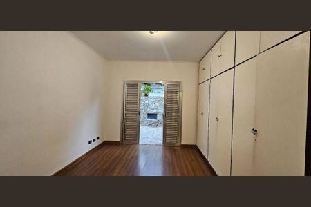 Casa à venda com 303m², 4 quartos e 2 vagas