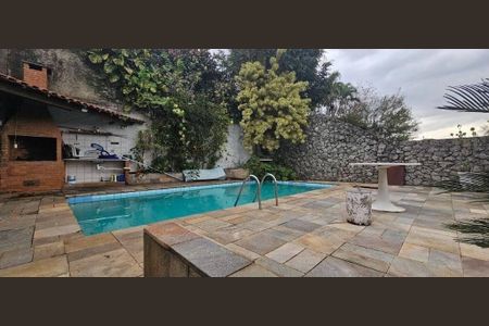 Casa à venda com 303m², 4 quartos e 2 vagas