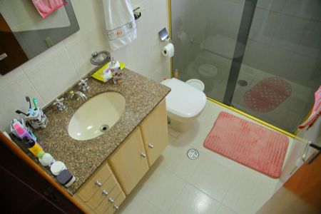 Casa à venda com 211m², 3 quartos e 3 vagasBanheiro da Suíte 1 