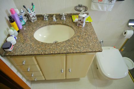 Casa à venda com 211m², 3 quartos e 3 vagasBanheiro da Suíte 1 