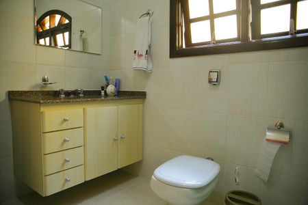 Casa à venda com 211m², 3 quartos e 3 vagasBanheiro Suíte 2 