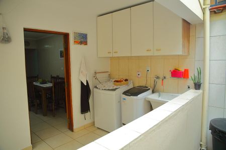 Casa à venda com 211m², 3 quartos e 3 vagasÁrea de Serviço