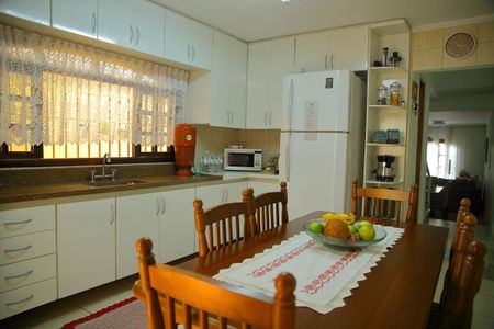 Casa à venda com 211m², 3 quartos e 3 vagasCozinha 