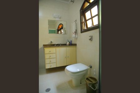Casa à venda com 211m², 3 quartos e 3 vagasBanheiro Suíte 2 