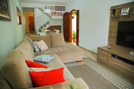 Casa à venda com 211m², 3 quartos e 3 vagasSala
