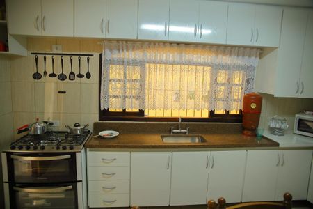 Casa à venda com 211m², 3 quartos e 3 vagasCozinha 