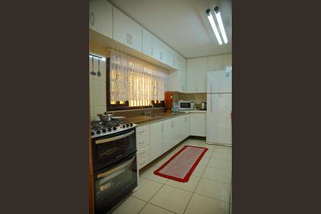 Casa à venda com 211m², 3 quartos e 3 vagasCozinha 