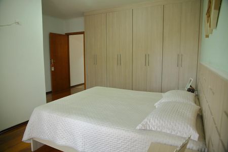 Casa à venda com 211m², 3 quartos e 3 vagasSuíte 1 