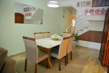 Casa à venda com 211m², 3 quartos e 3 vagasSala