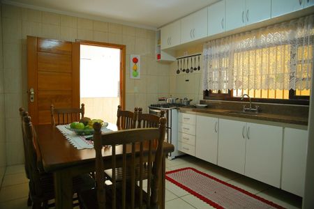 Casa à venda com 211m², 3 quartos e 3 vagasCozinha 