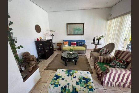 Casa à venda com 236m², 4 quartos e 4 vagas