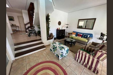 Casa à venda com 236m², 4 quartos e 4 vagas