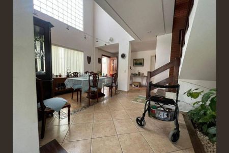 Casa à venda com 236m², 4 quartos e 4 vagas