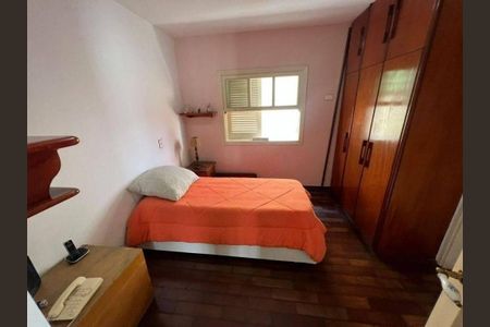 Casa à venda com 236m², 4 quartos e 4 vagas