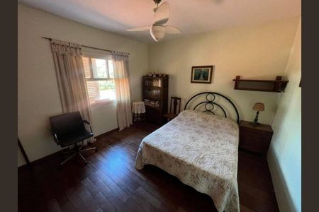 Casa à venda com 236m², 4 quartos e 4 vagas