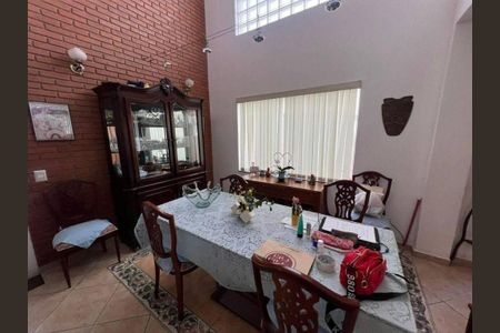Casa à venda com 236m², 4 quartos e 4 vagas