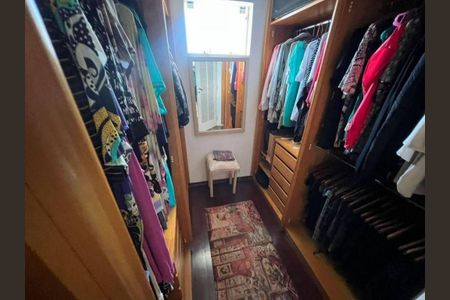 Casa à venda com 236m², 4 quartos e 4 vagas