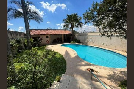 Casa à venda com 236m², 4 quartos e 4 vagas
