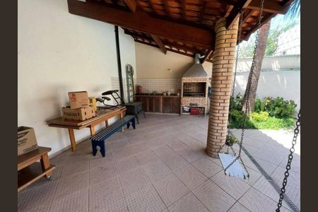 Casa à venda com 236m², 4 quartos e 4 vagas