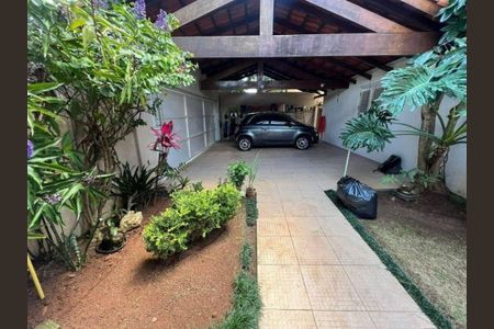 Casa à venda com 236m², 4 quartos e 4 vagas