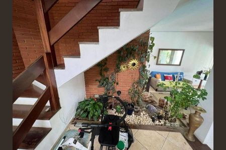 Casa à venda com 236m², 4 quartos e 4 vagas