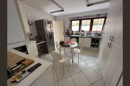 Casa à venda com 236m², 4 quartos e 4 vagas