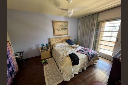 Casa à venda com 236m², 4 quartos e 4 vagas