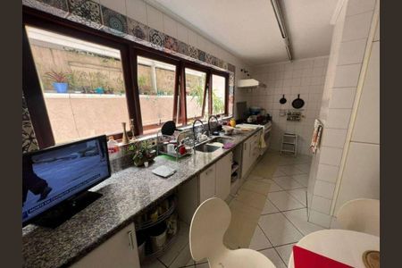 Casa à venda com 236m², 4 quartos e 4 vagas