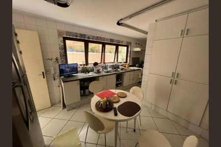 Casa à venda com 236m², 4 quartos e 4 vagas