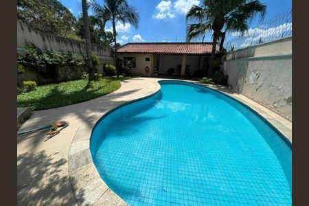 Casa à venda com 236m², 4 quartos e 4 vagas
