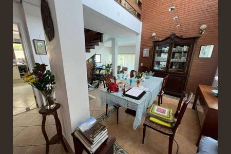 Casa à venda com 236m², 4 quartos e 4 vagas