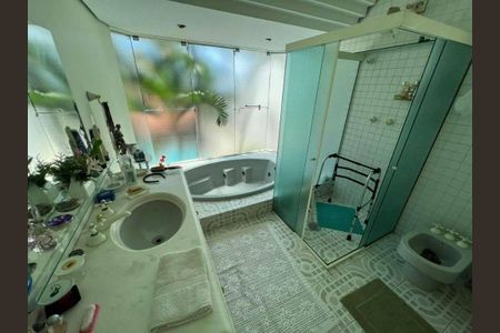 Casa à venda com 236m², 4 quartos e 4 vagas