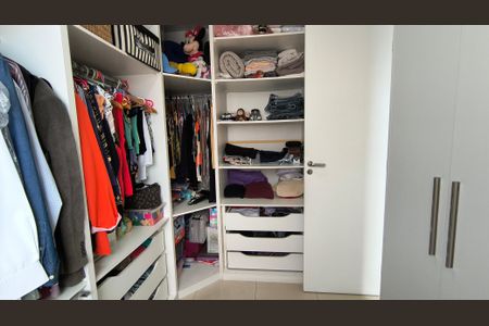 Apartamento à venda com 208m², 2 quartos e 2 vagas Apartamento à venda com 208m², 2 quartos e 2 vagasCloset da Suíte 1