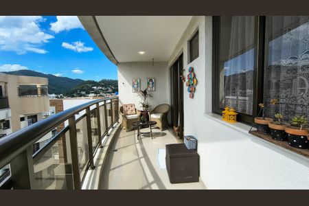 Apartamento à venda com 208m², 2 quartos e 2 vagas Apartamento à venda com 208m², 2 quartos e 2 vagasVaranda