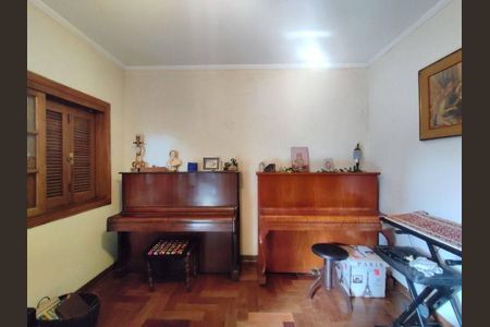 Casa à venda com 5 quartos, 200m² em Vila Sonia, São Paulo