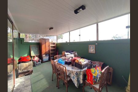 Casa à venda com 5 quartos, 200m² em Vila Sonia, São Paulo