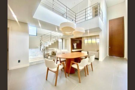 Casa à venda com 3 quartos, 238m² em Gramadão, Jundiaí