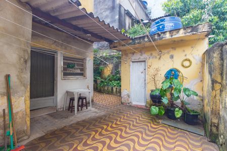 Casa à venda com 100m², 2 quartos e 2 vagasQuintal